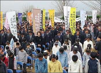 지난 8일 열린 고 서교장의 영결식장 